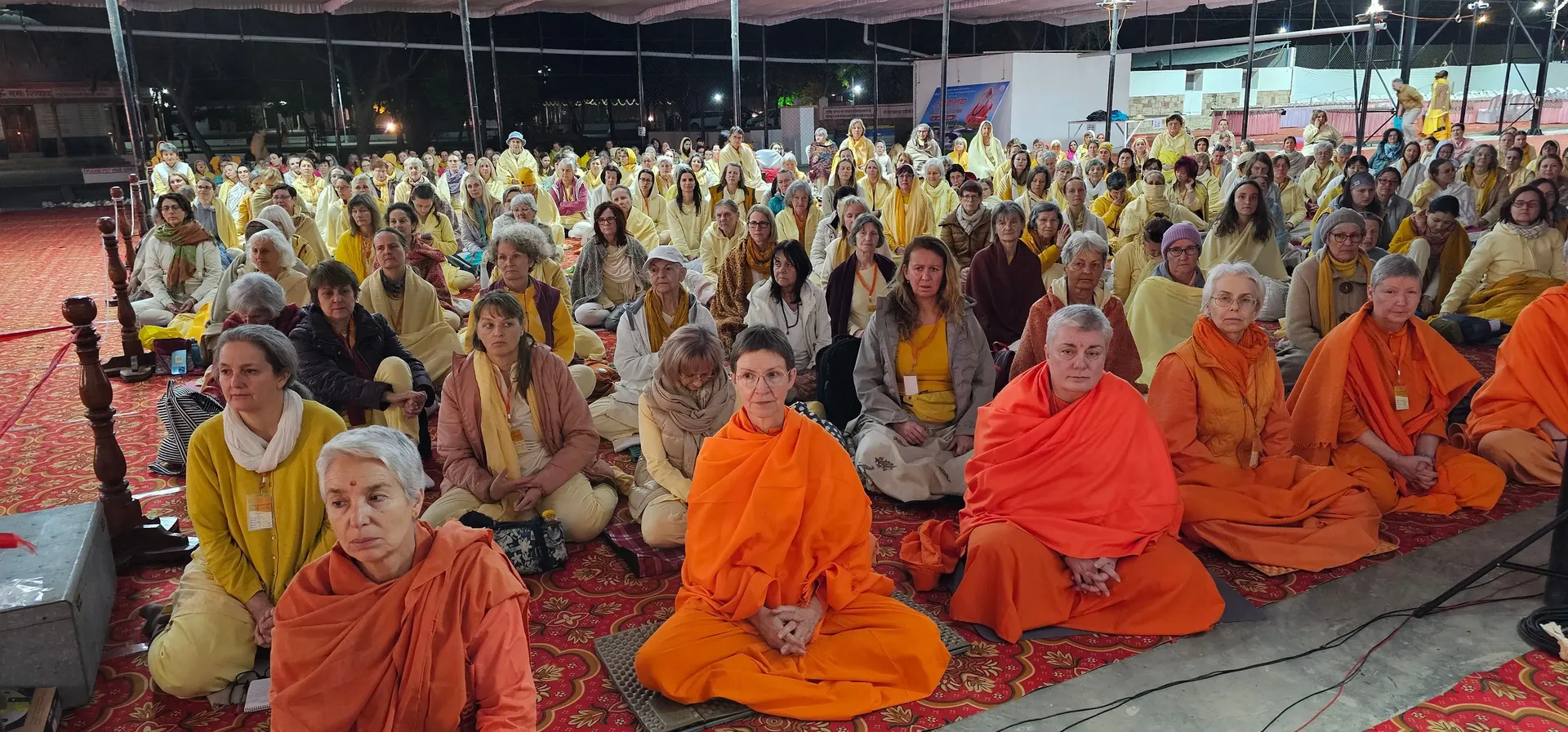 satsang-before-the-opening bodyImage