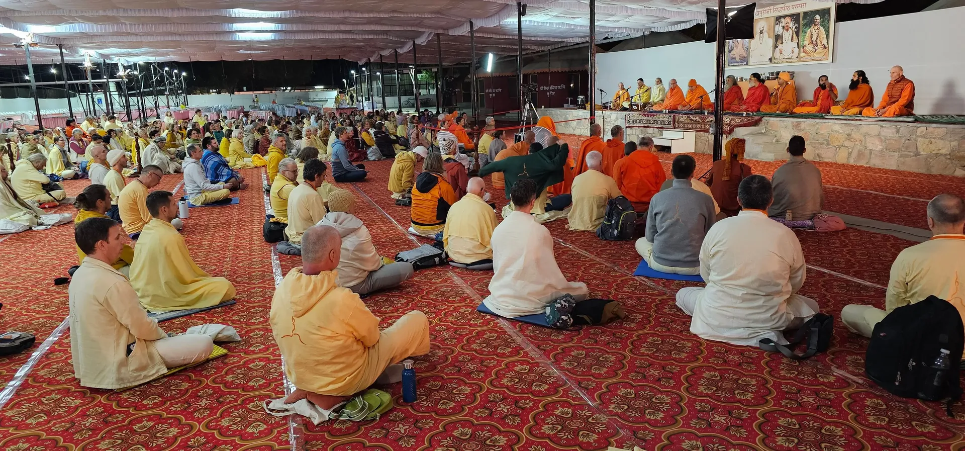 satsang-before-the-opening bodyImage