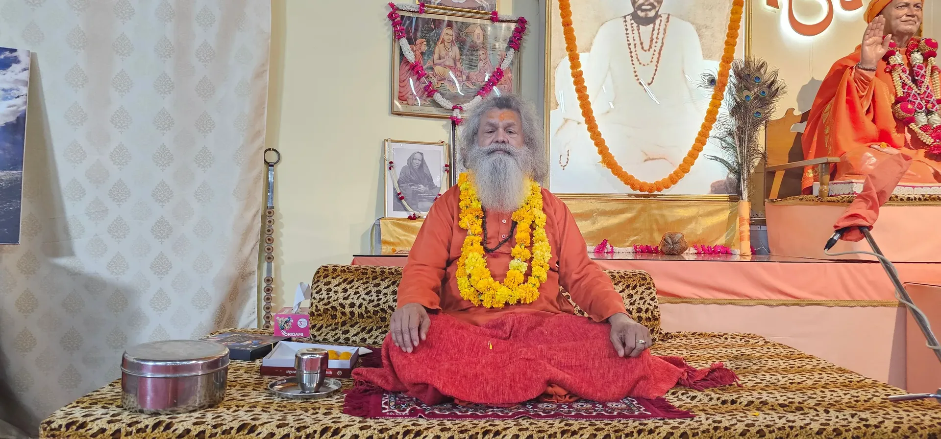 satsang-in-om-ashram1 mainImage