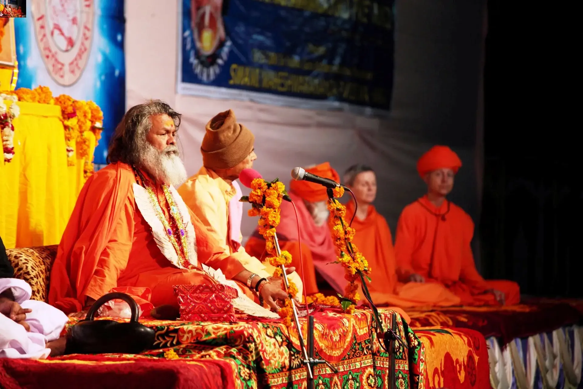 satsang-on-the-10th-anniversary-of-the-mahasamadhi-of-holy-guruji bodyImage
