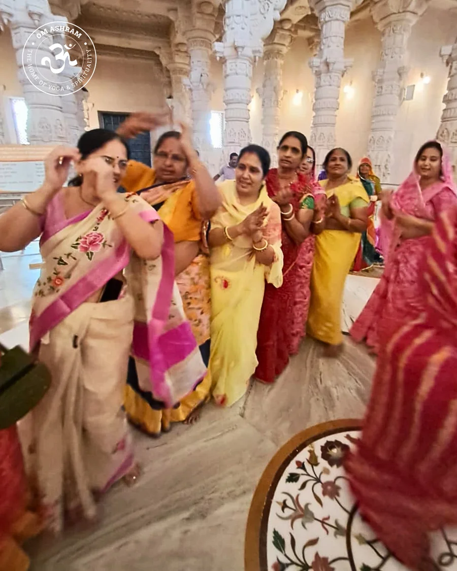 sharad-purnima-at-om-ashram bodyImage