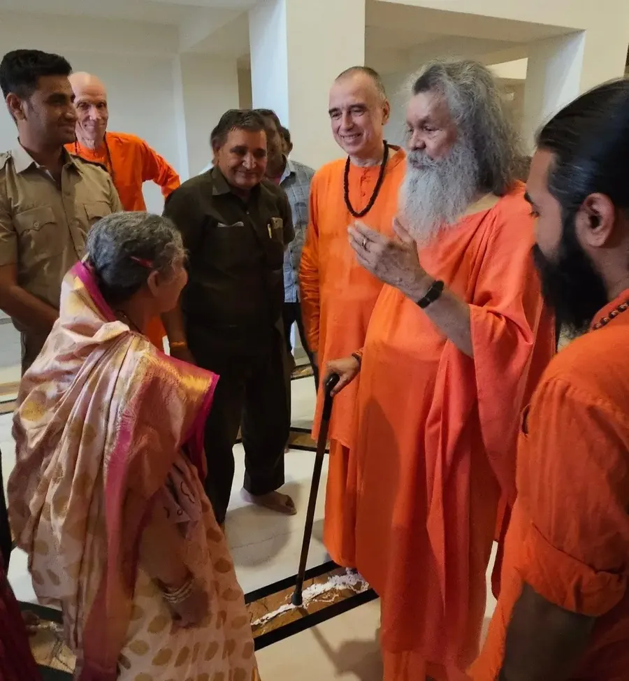 srimati-yashoda-bahin-visits-dwadash-jyotir-ling bodyImage