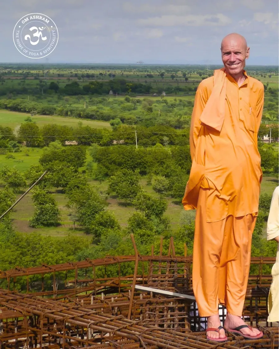 the-architect-behind-the-om-shaped-wonder body