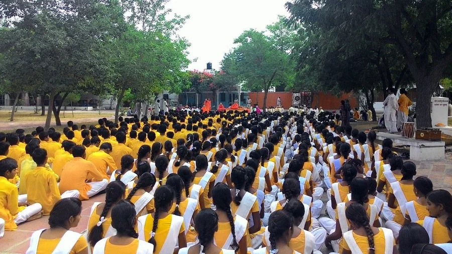 the-arrival-of-sri-mahaprabhuji-to-jadan-ashram bodyImage