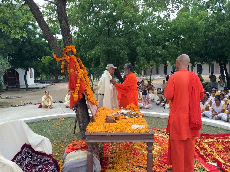 the-arrival-of-sri-mahaprabhuji-to-jadan-ashram bodyImage