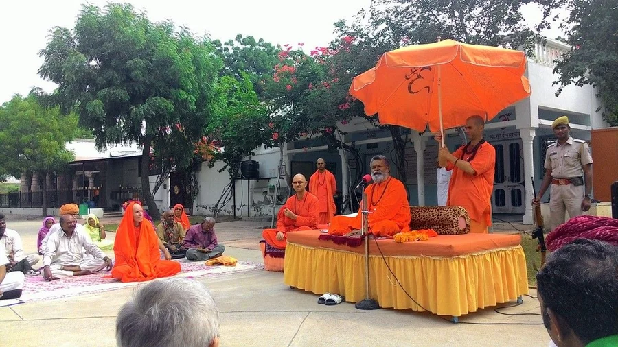 the-arrival-of-sri-mahaprabhuji-to-jadan-ashram bodyImage