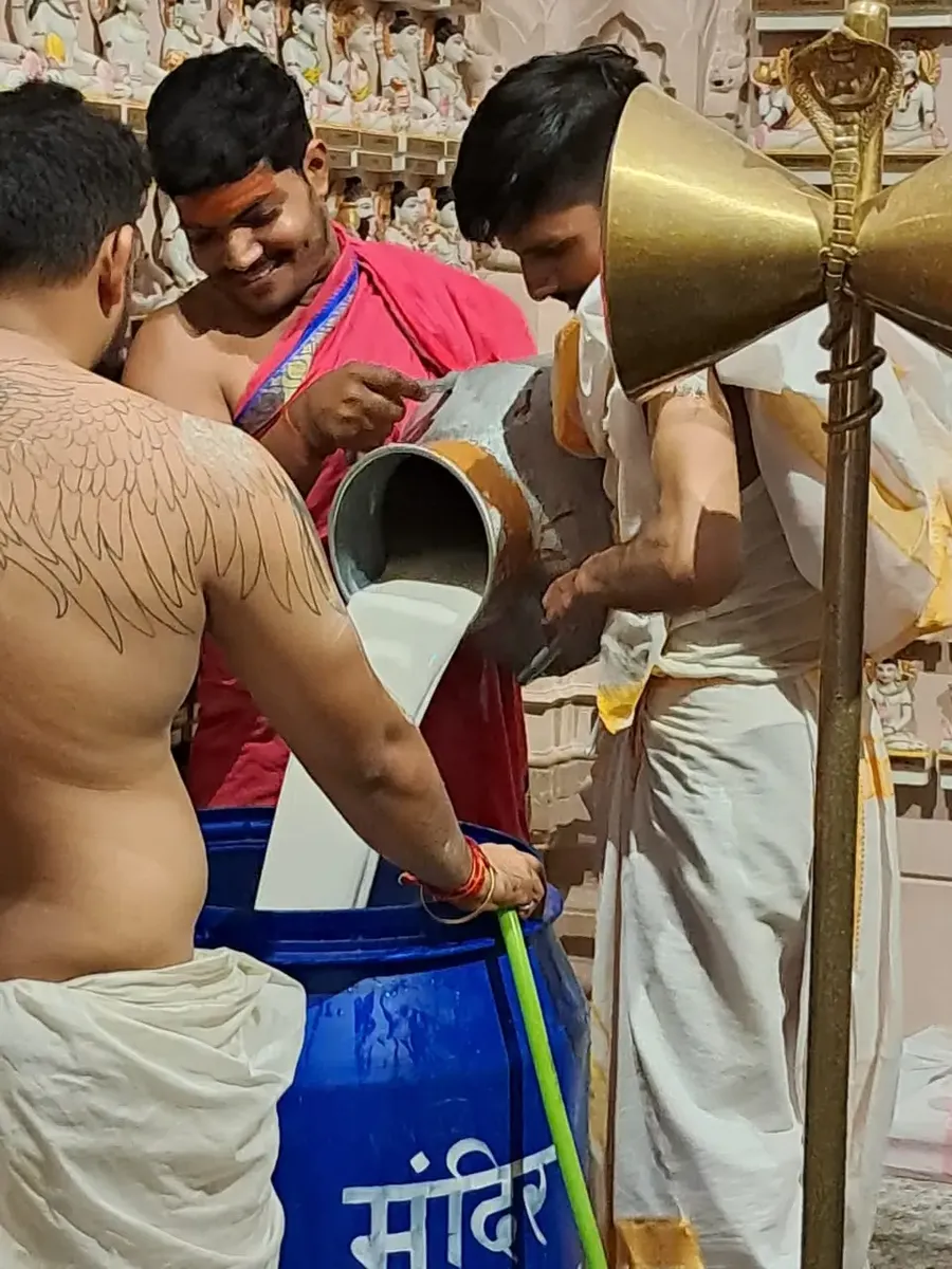 the-grand-rudrabhishek-at-om-ashram bodyImage