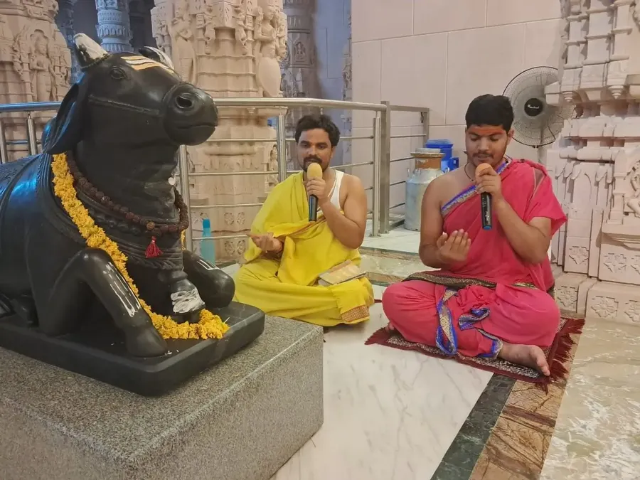 the-grand-rudrabhishek-at-om-ashram bodyImage