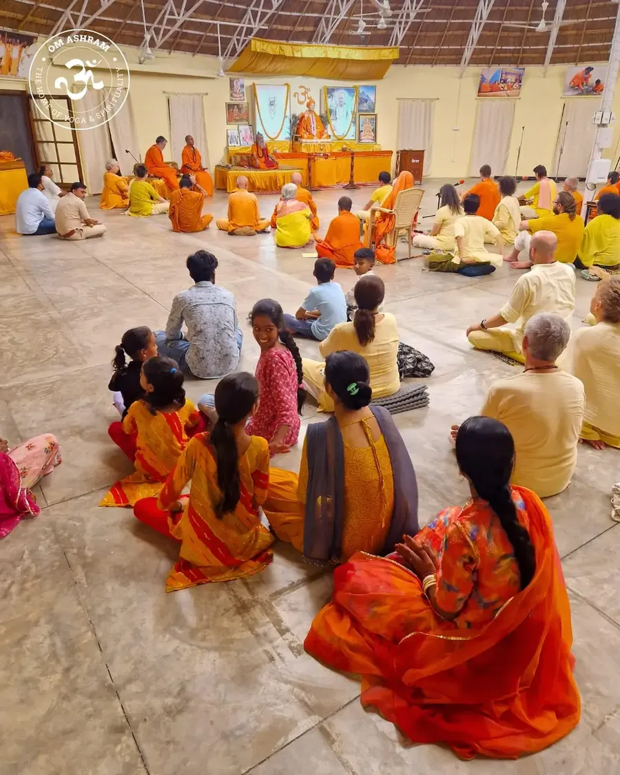 the-light-of-satsang-at-om-ashram bodyImage