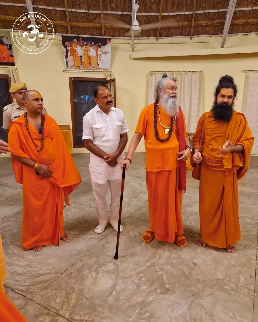 the-light-of-satsang-at-om-ashram bodyImage