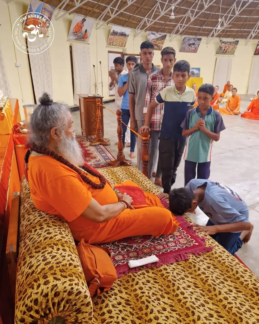 the-light-of-satsang-at-om-ashram bodyImage