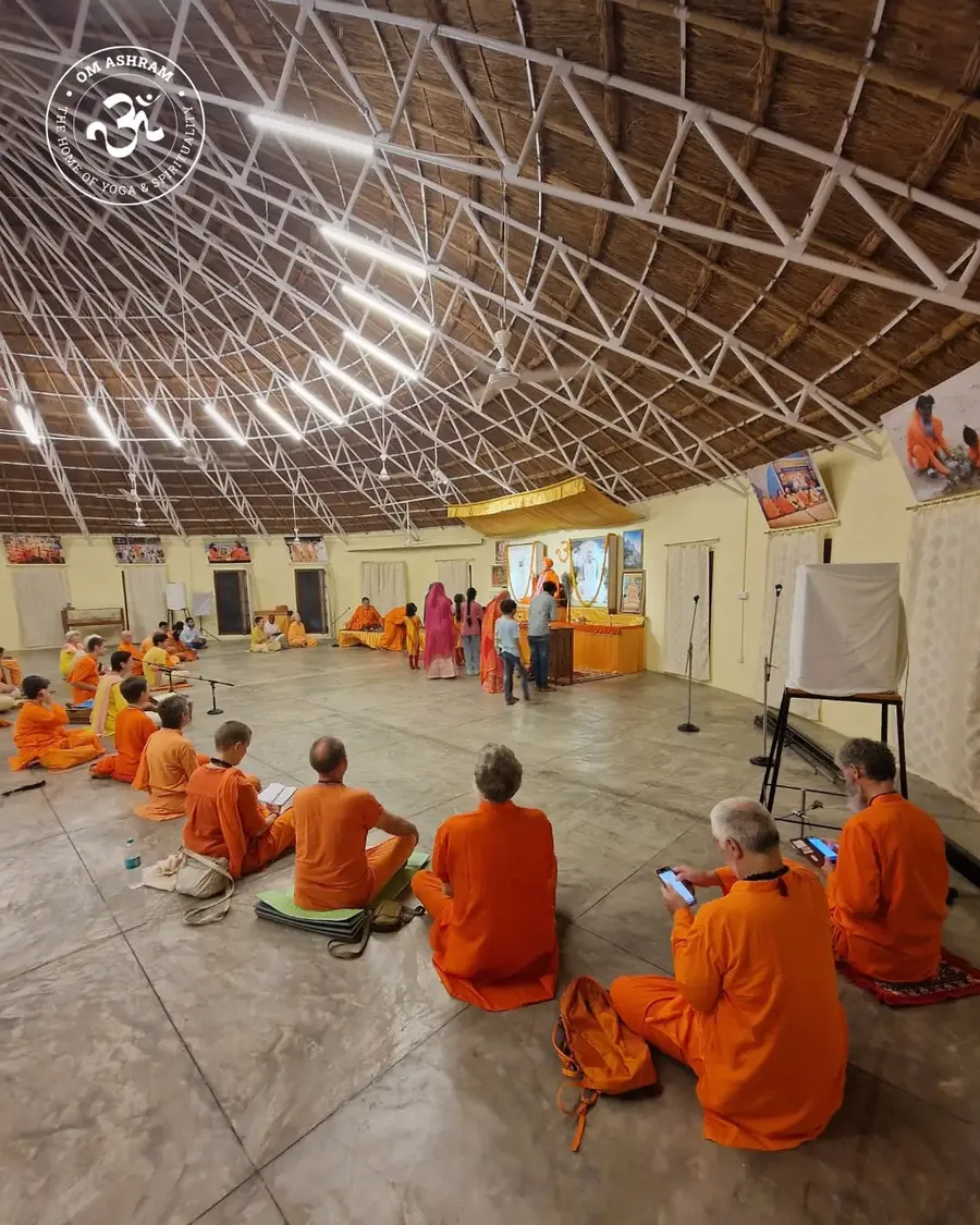 the-light-of-satsang-at-om-ashram bodyImage