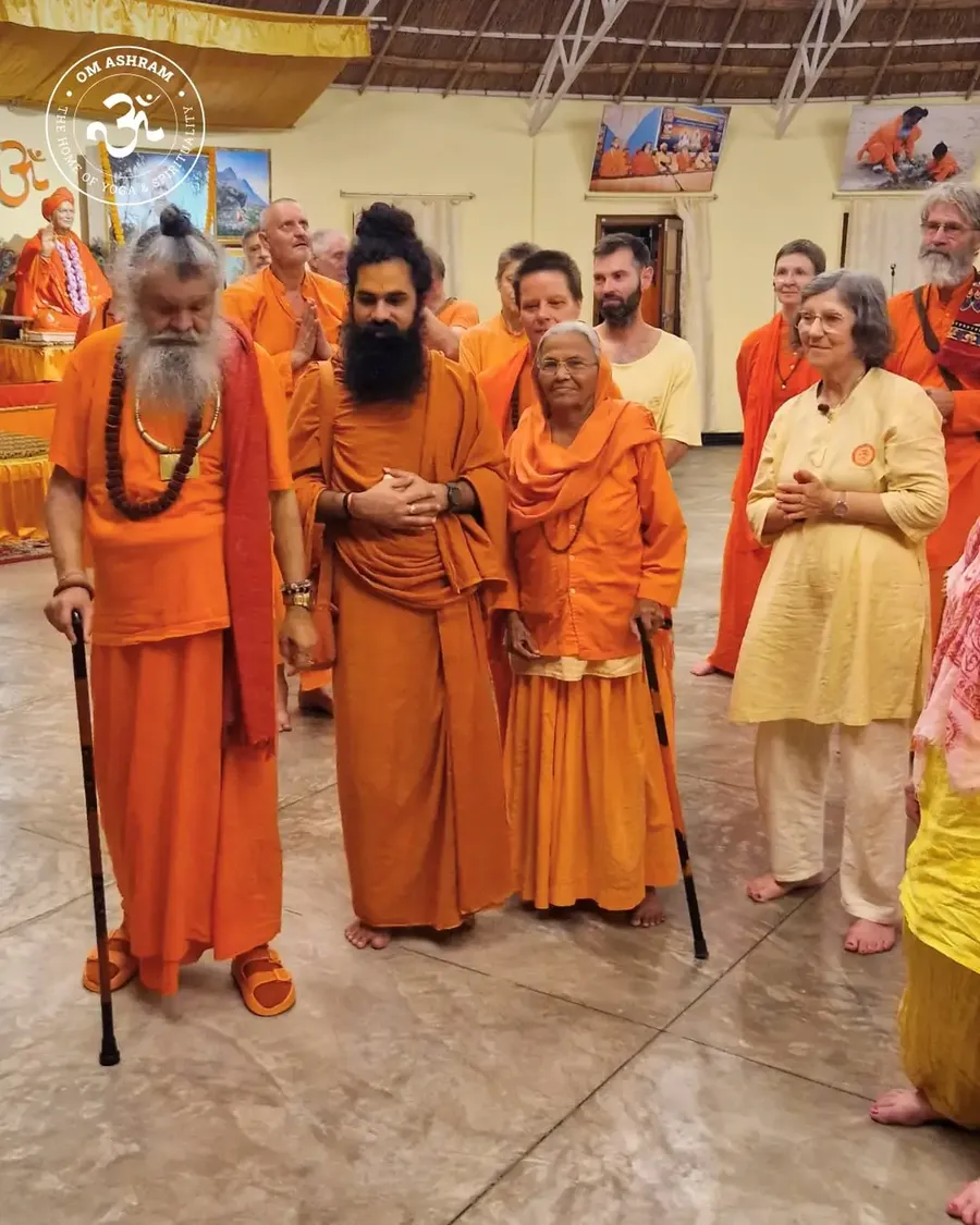 the-light-of-satsang-at-om-ashram bodyImage