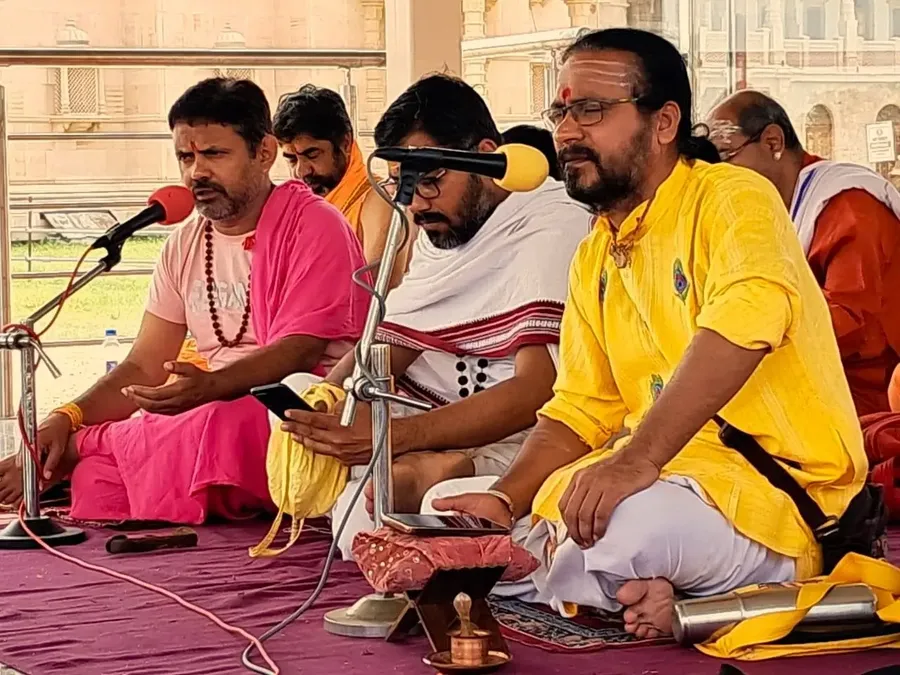 the-mahamrityunjaya-havan-at-om-ashram bodyImage