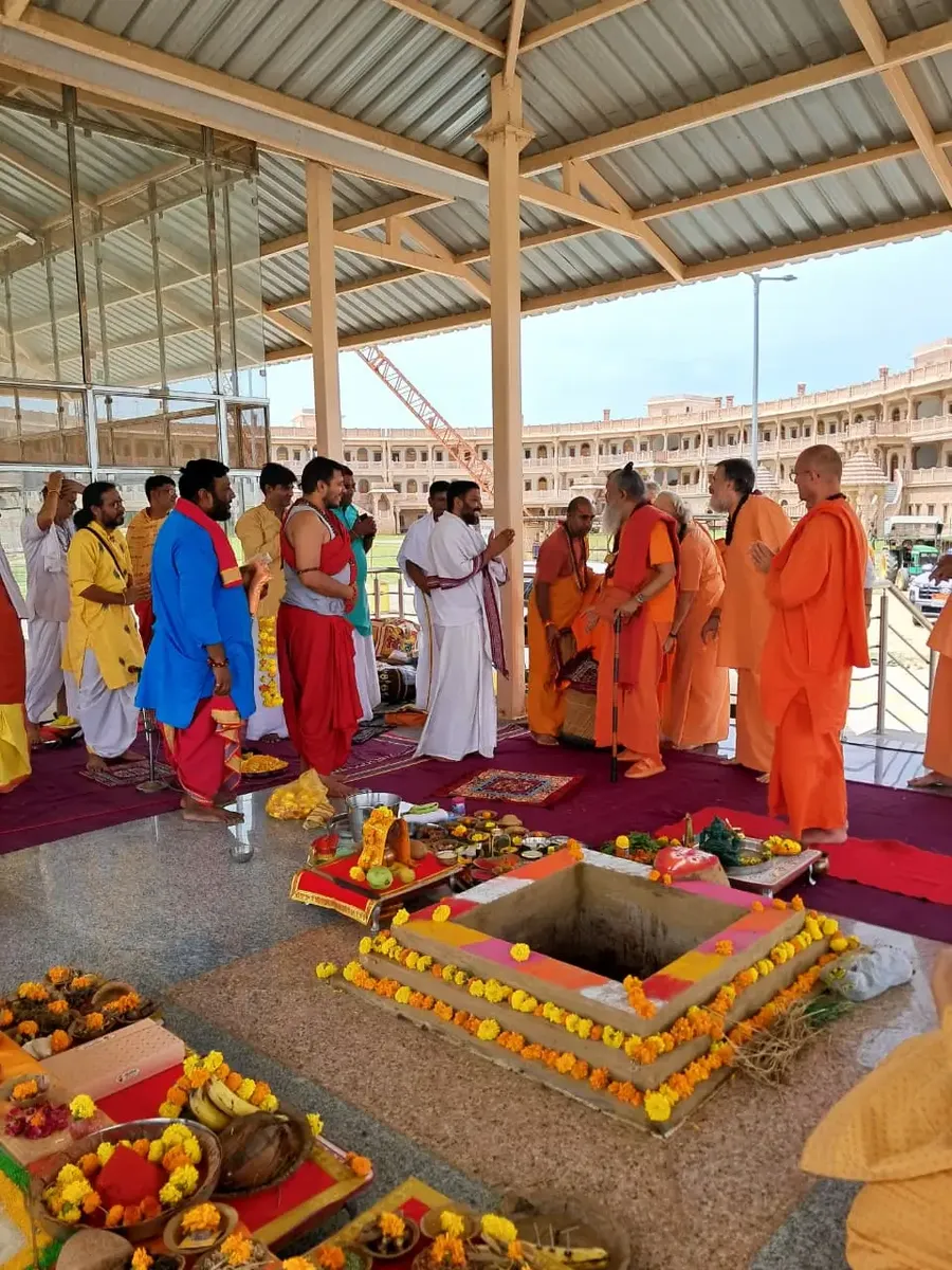the-mahamrityunjaya-havan-at-om-ashram bodyImage