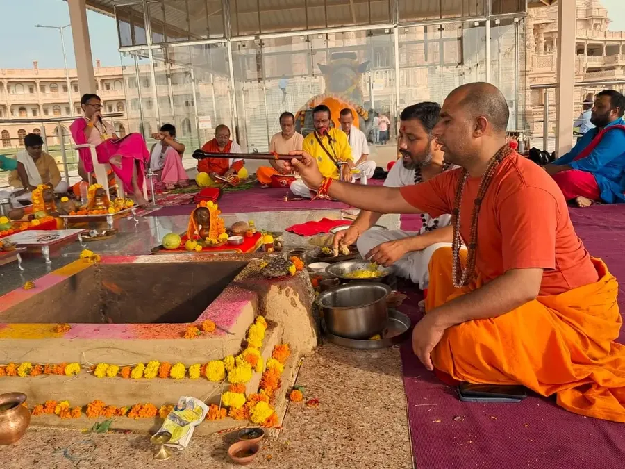 the-mahamrityunjaya-havan-at-om-ashram bodyImage