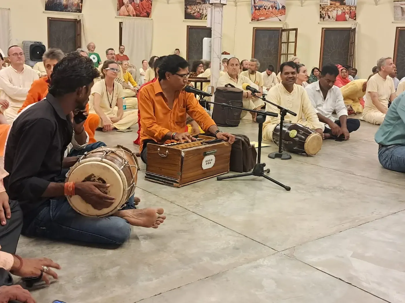 the-monsoon-with-vishwaguru-ji-at-om-ashram bodyImage