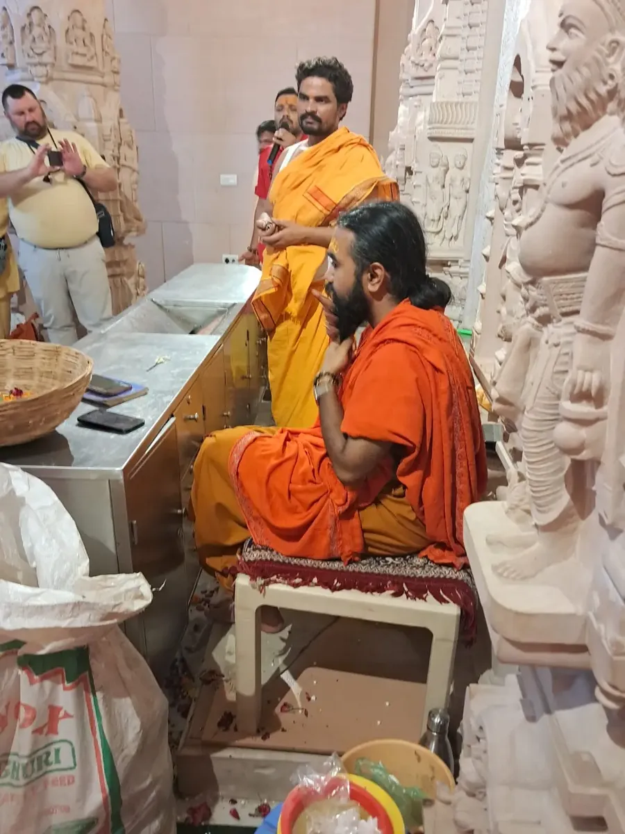 the-power-of-rudra-abhishek-at-om-ashram bodyImage