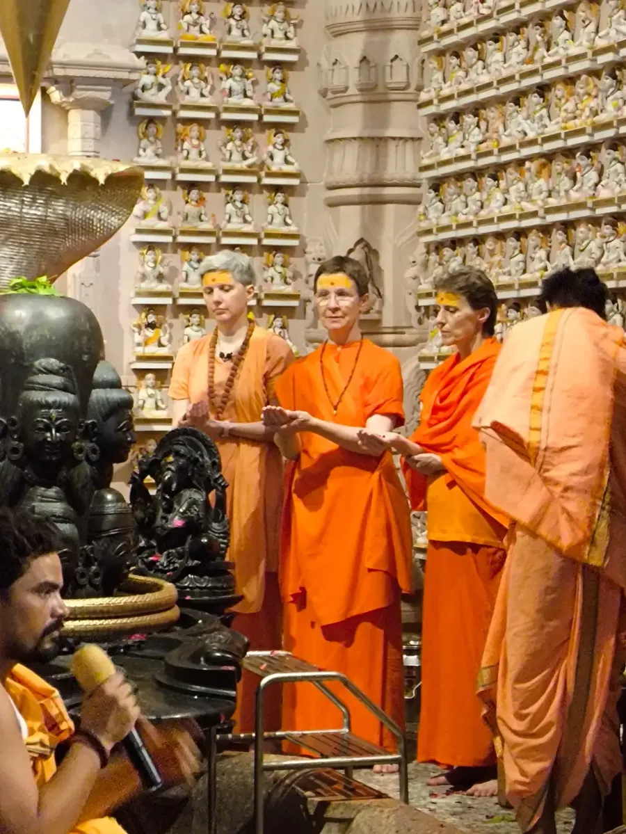 the-power-of-rudra-abhishek-at-om-ashram bodyImage