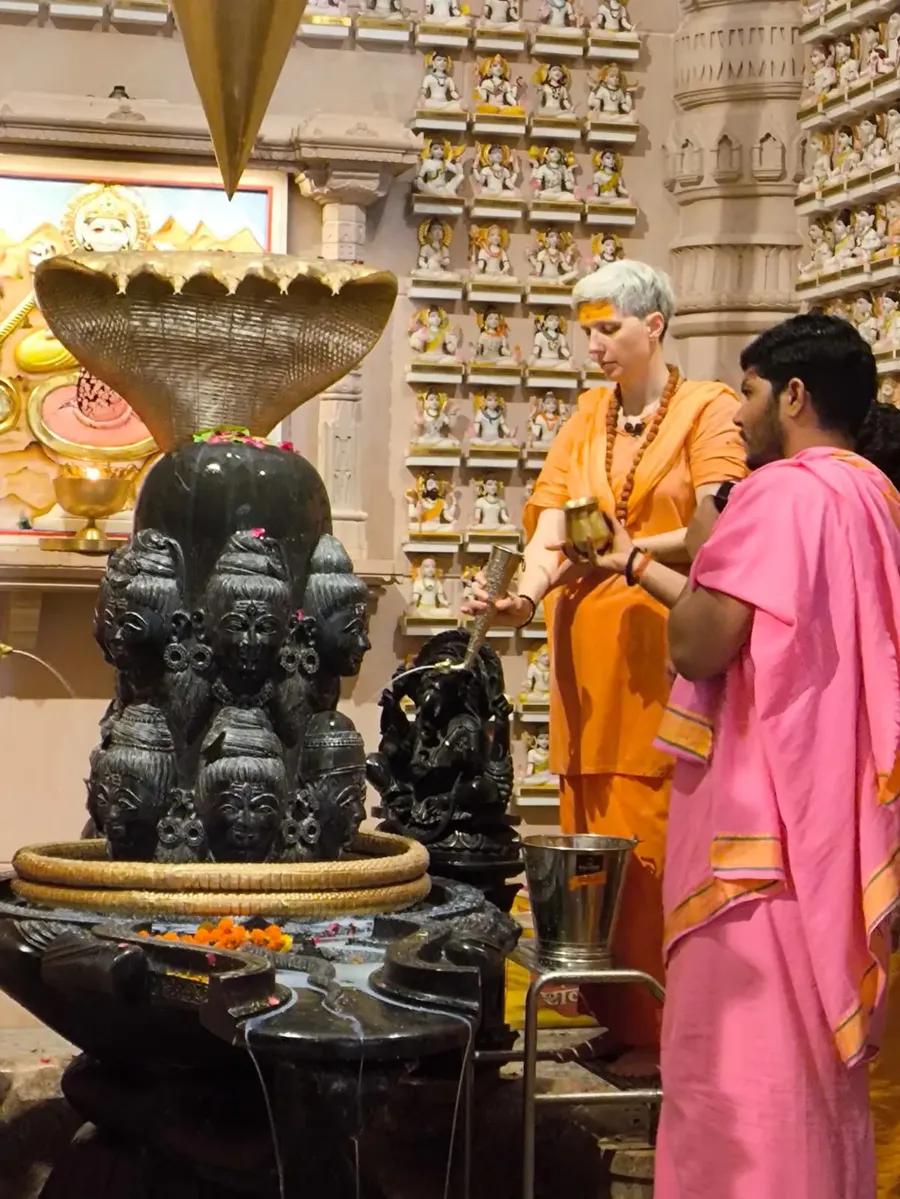 the-power-of-rudra-abhishek-at-om-ashram bodyImage