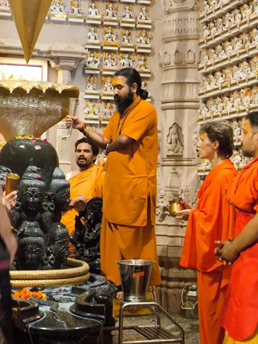 the-power-of-rudra-abhishek-at-om-ashram bodyImage