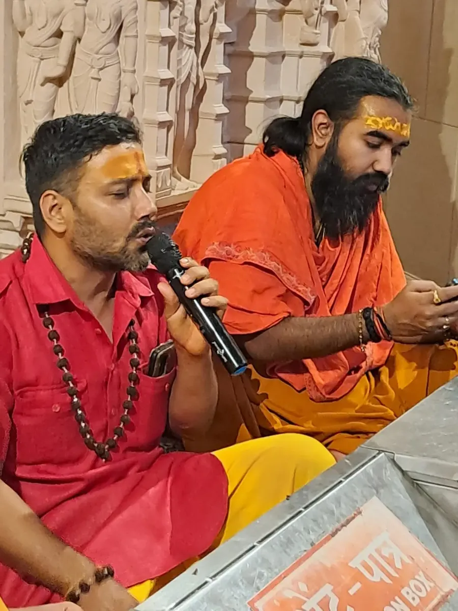 the-power-of-rudra-abhishek-at-om-ashram bodyImage