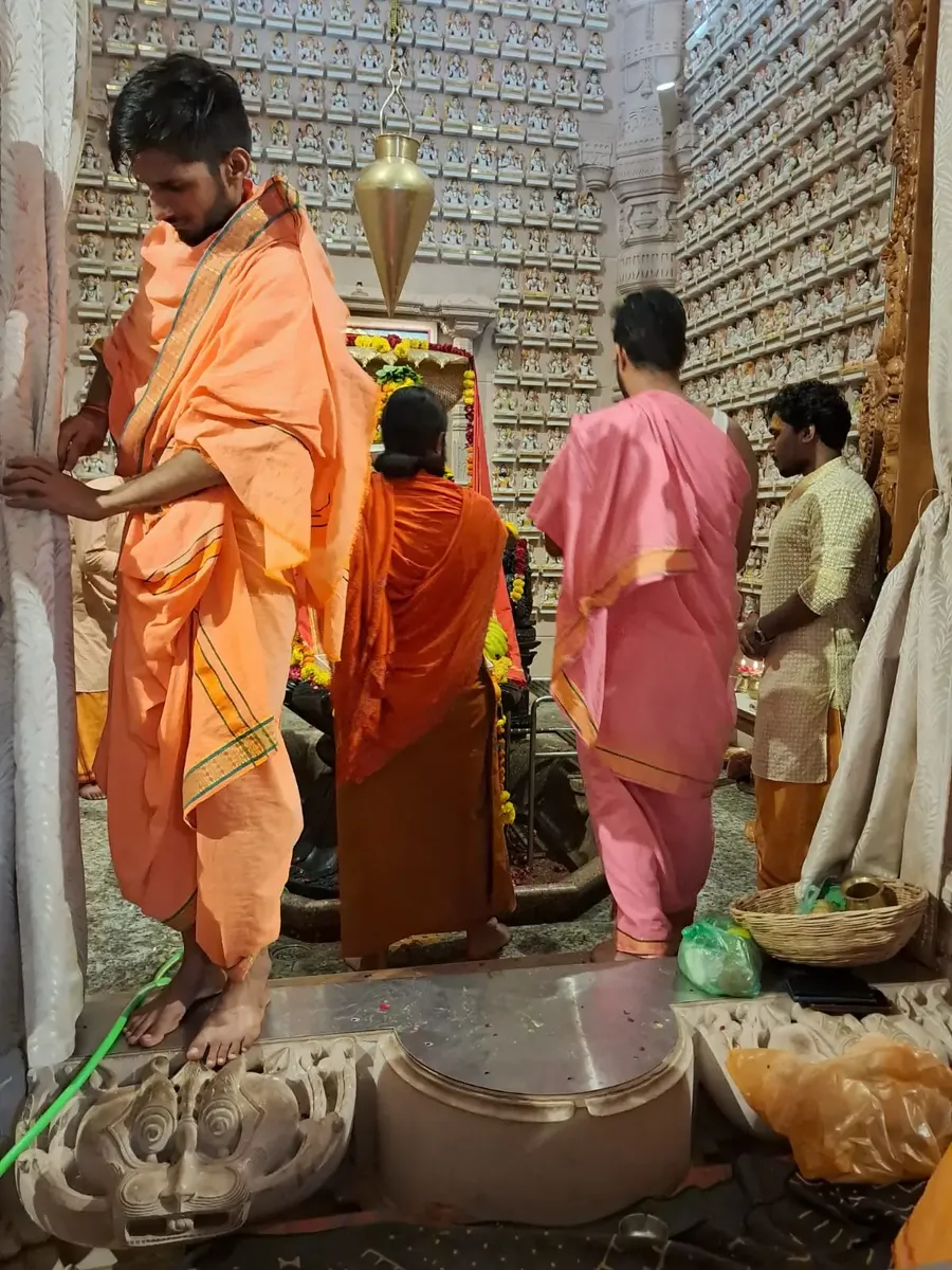 the-power-of-rudra-abhishek-at-om-ashram bodyImage