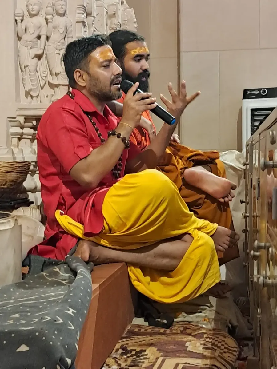 the-power-of-rudra-abhishek-at-om-ashram bodyImage