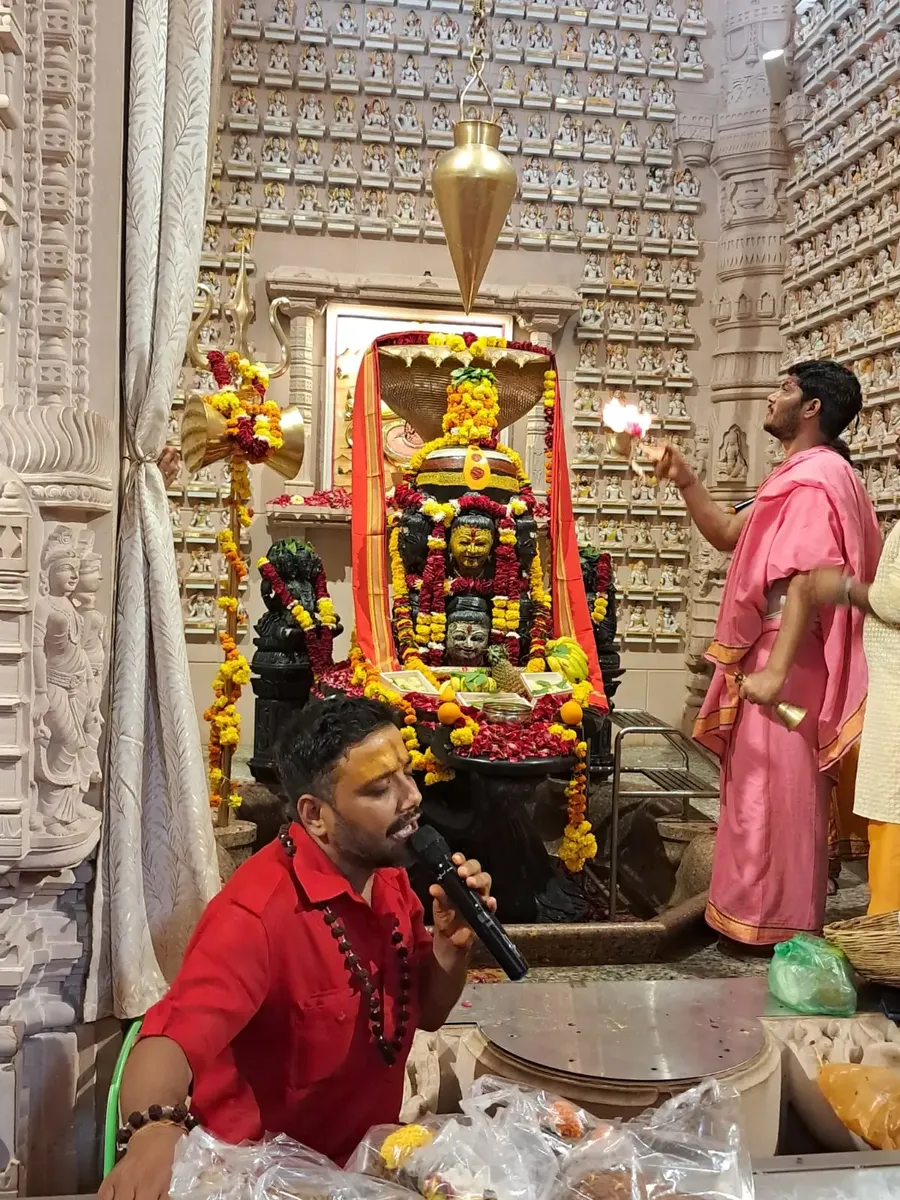 the-power-of-rudra-abhishek-at-om-ashram bodyImage