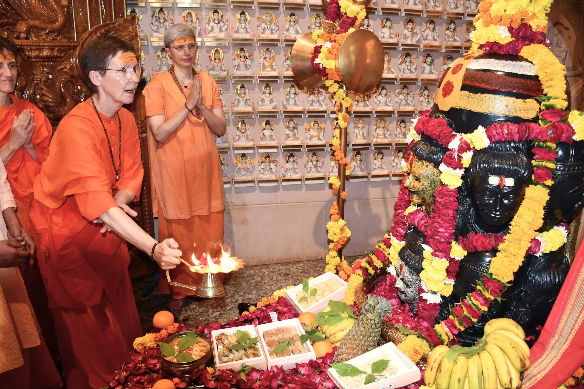 the-power-of-rudra-abhishek-at-om-ashram bodyImage