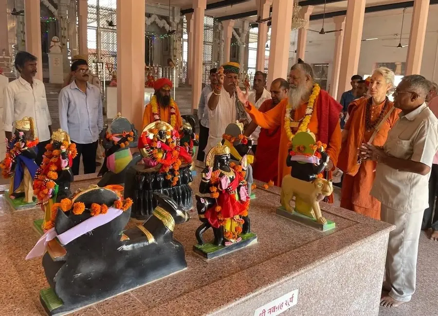 vishwaguruji-graces-the-inauguration-of-mandir mainImage