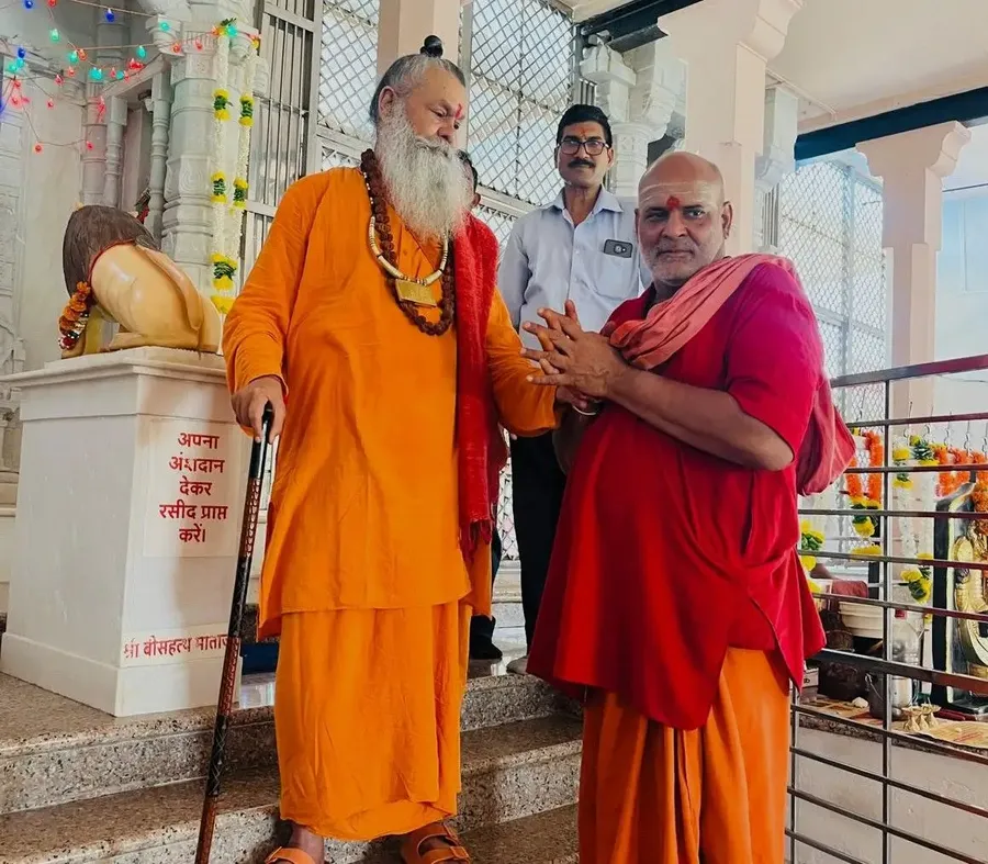 vishwaguruji-graces-the-inauguration-of-mandir thumbnailImage