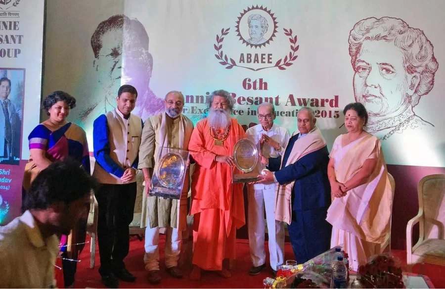 vishwaguruji-in-indore mainImage