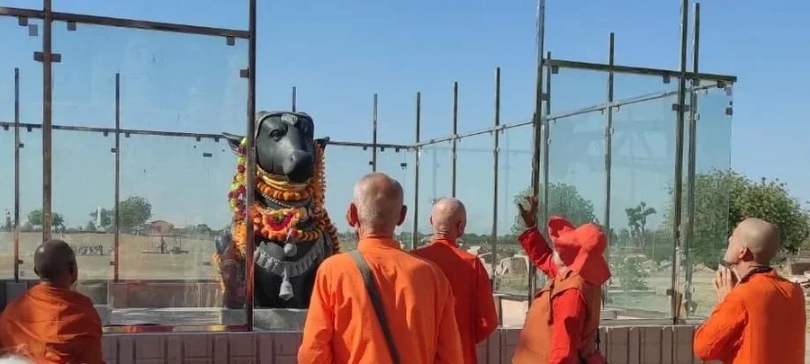 vishwaguruji-is-back-in-om-ashram mainImage