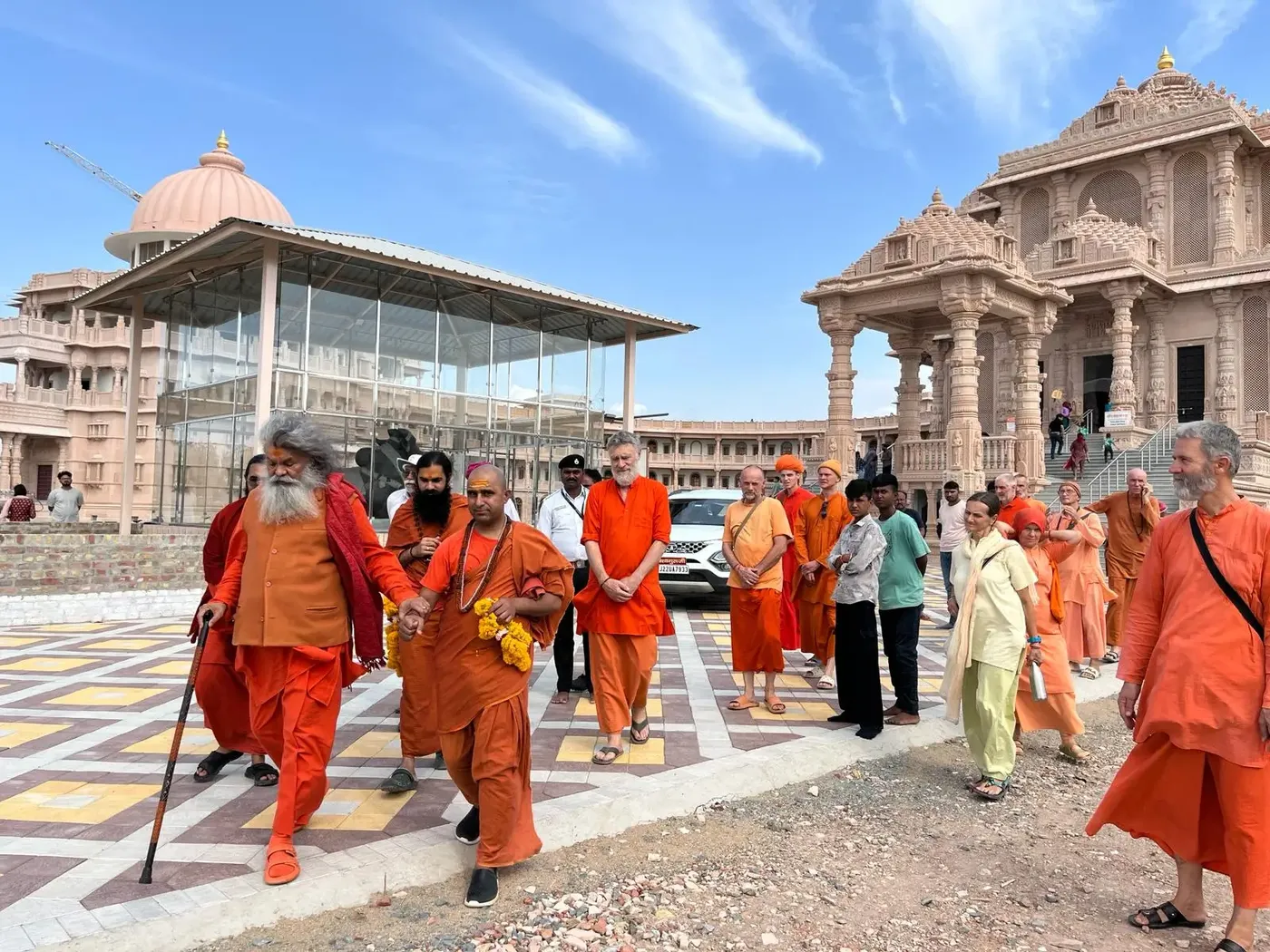 vishwaguruji-returns-to-om-ashram mainImage