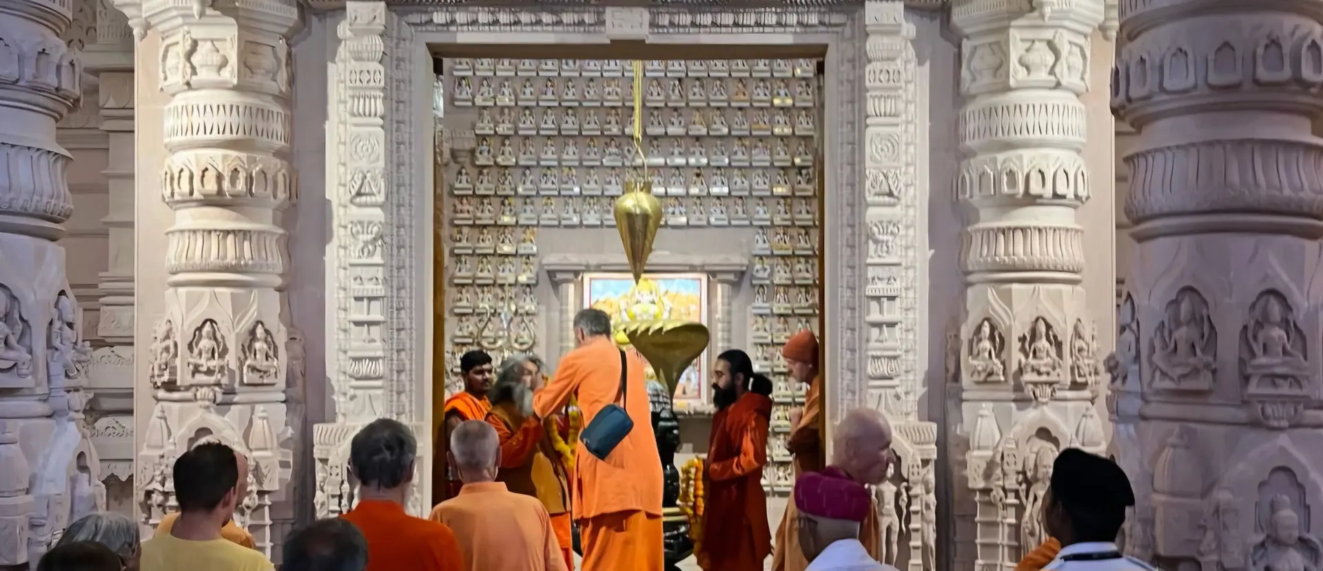 vishwaguruji-returns-to-om-ashram bodyImage