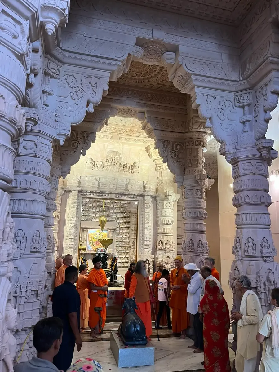 vishwaguruji-returns-to-om-ashram bodyImage