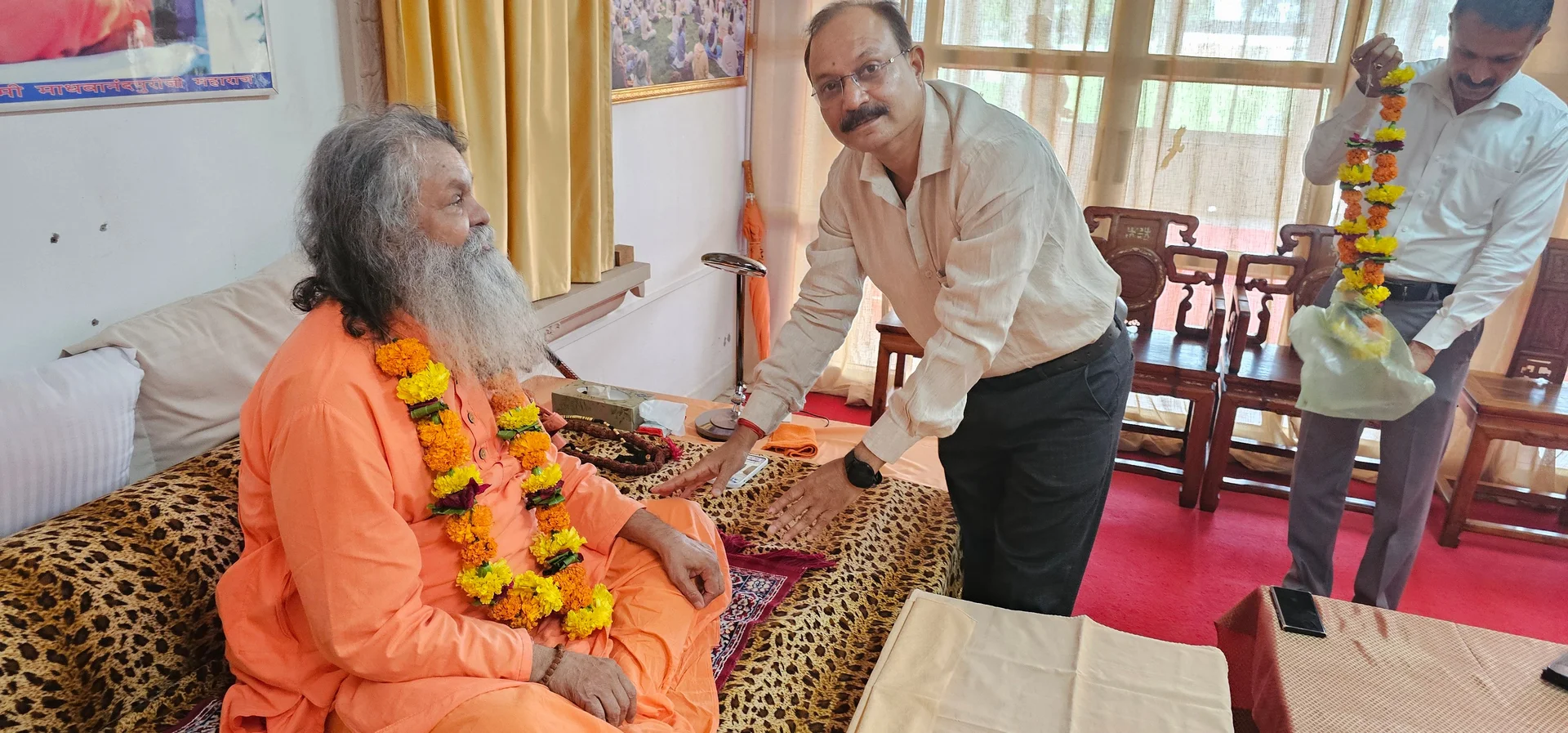 vishwaguruji special visit to shiva temple vishwaguruji-special-visit-to-shiva-temple_0.jpg