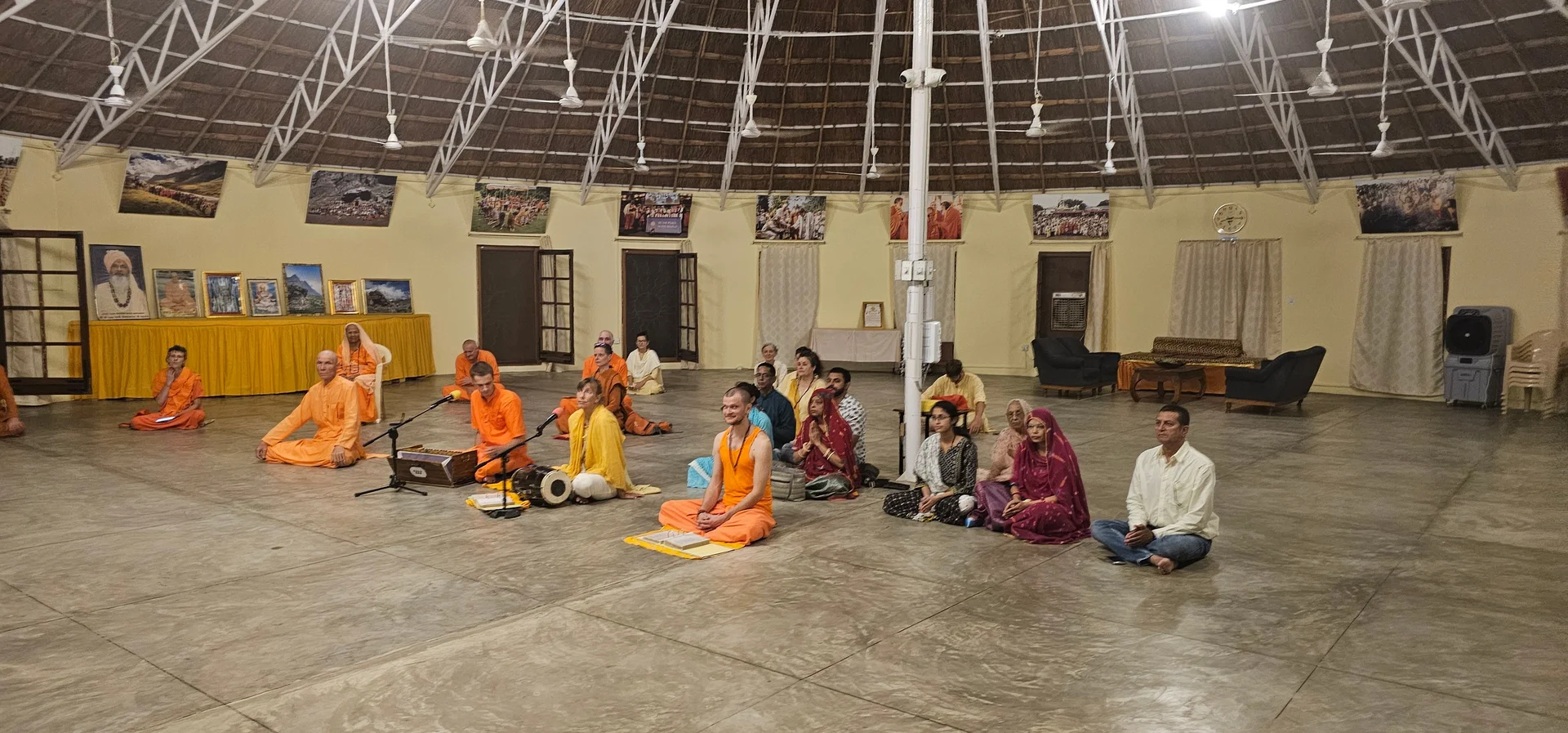 vishwaguruji special visit to shiva temple vishwaguruji-special-visit-to-shiva-temple_14.jpg