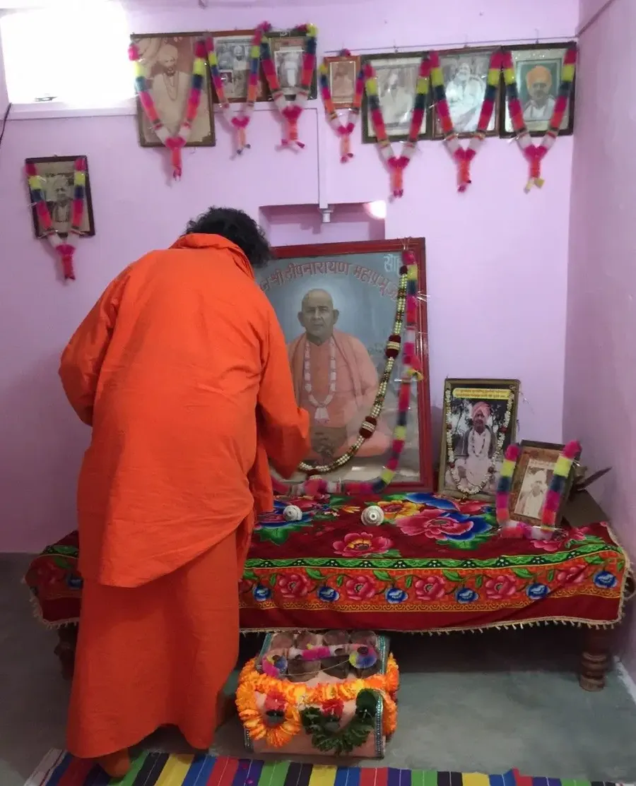 vishwaguruji-visited-khatu-dhuna-ashram bodyImage