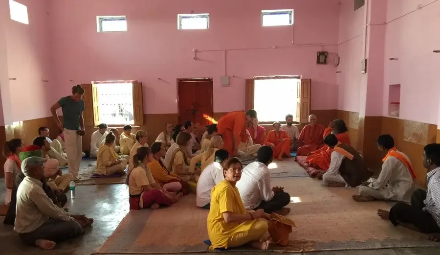 vishwaguruji-visited-khatu-dhuna-ashram bodyImage