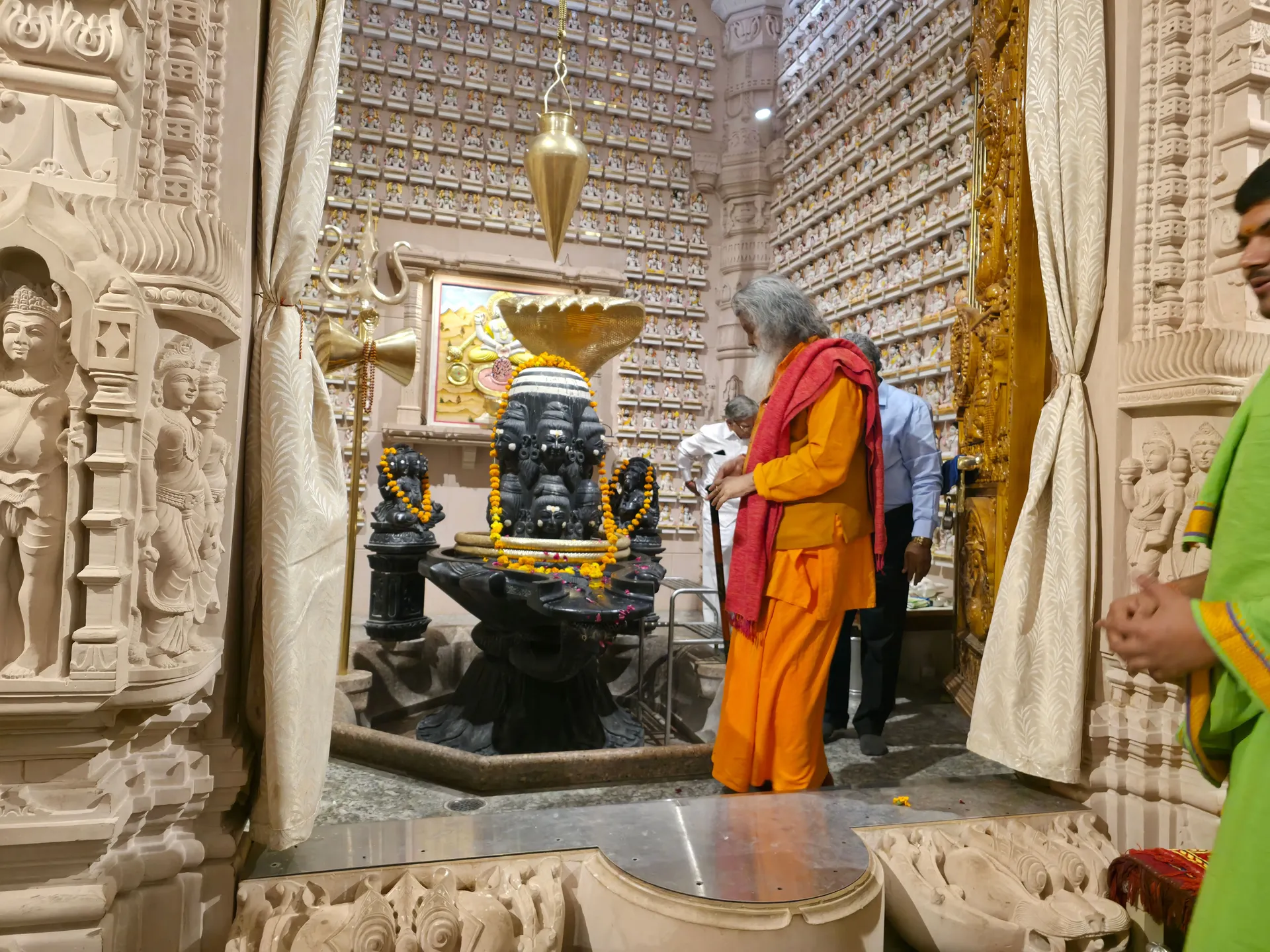 vishwaguruji-visited-om-ashram mainImage