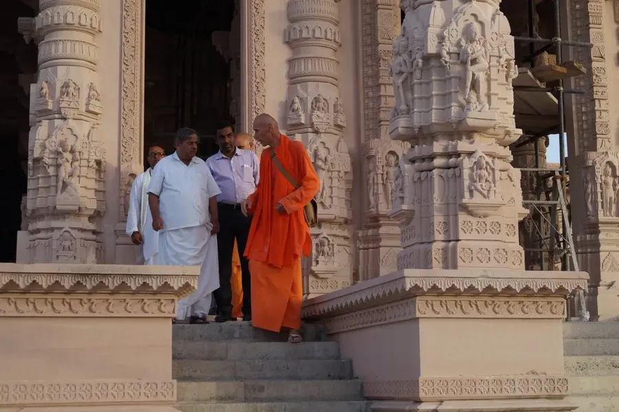 visit-of-dr-h-r-nagendra-to-om-ashram bodyImage