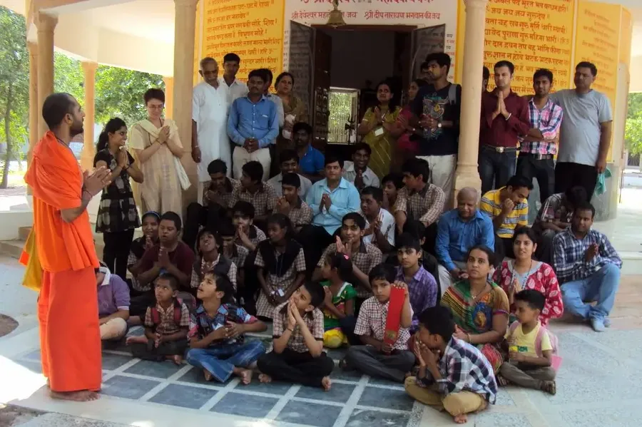 visit-to-jadan-ashram bodyImage