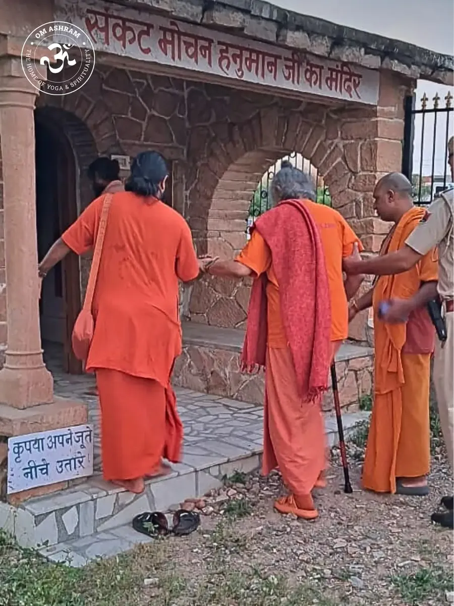 walking-with-gurudev bodyImage