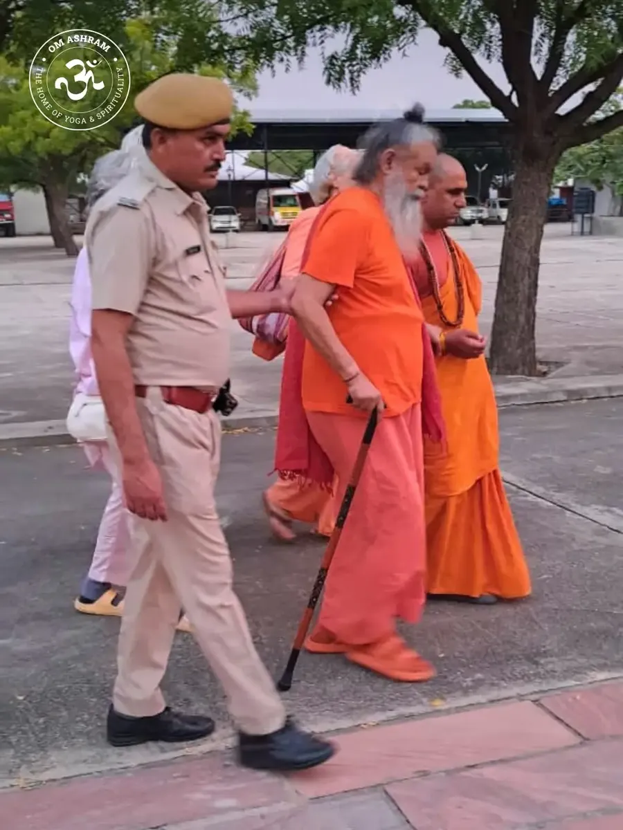 walking-with-gurudev bodyImage