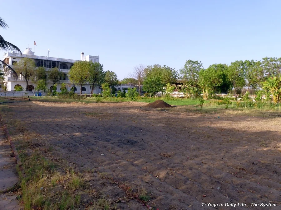 West side of Shiv Bagh empty and resting