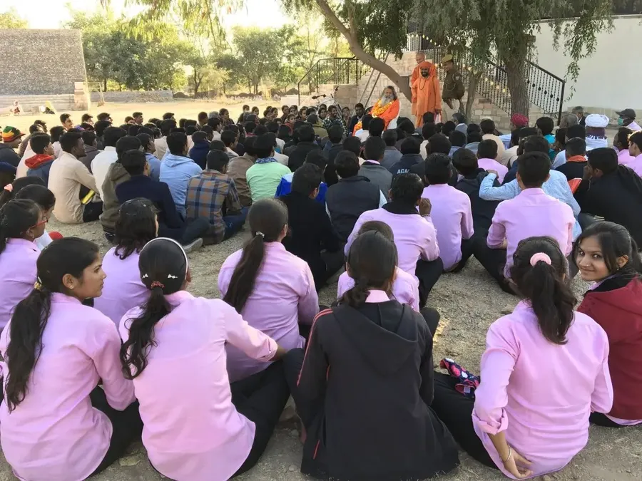 yashoda-bahin-visits-om-ashram bodyImage